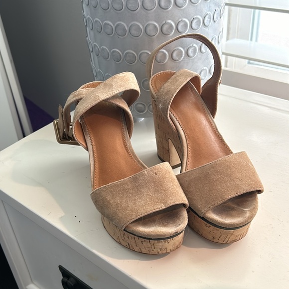 Tan suede Sarto criss cross sandals in size 4 - Picture 2 of 6